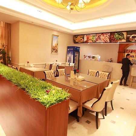 Vienna International Hotel Guigang Hecheng Road Екстериор снимка