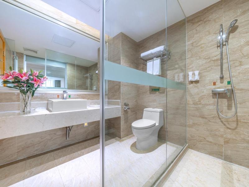 Vienna International Hotel Guigang Hecheng Road Екстериор снимка
