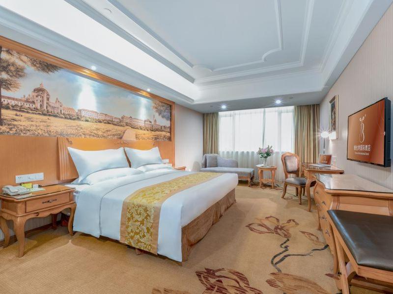 Vienna International Hotel Guigang Hecheng Road Екстериор снимка