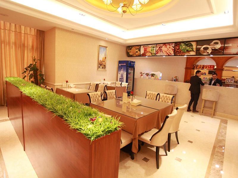 Vienna International Hotel Guigang Hecheng Road Екстериор снимка