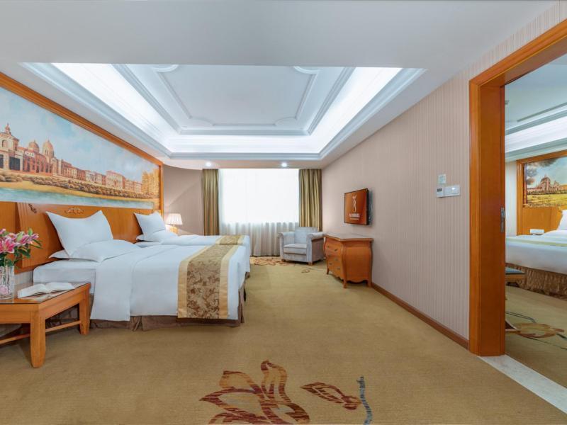Vienna International Hotel Guigang Hecheng Road Екстериор снимка